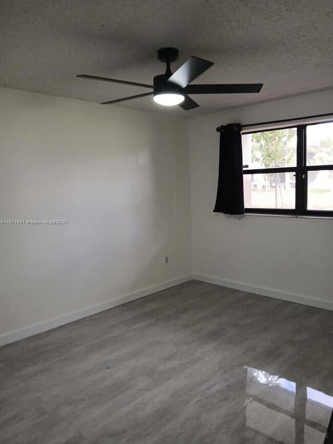 Building Photo - 9937 Nob Hill Ct