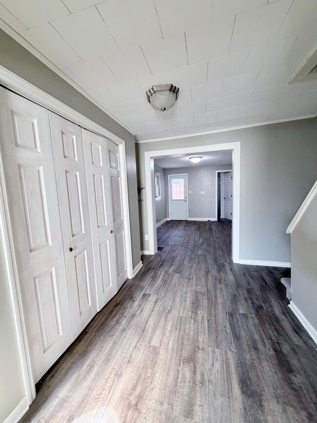 Building Photo - 123 E Louther St