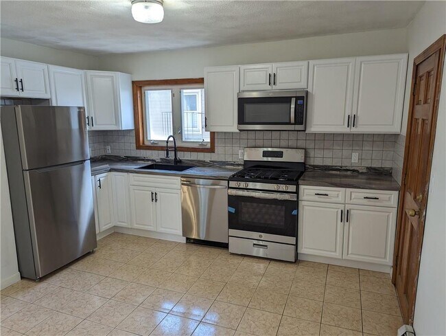 Building Photo - 61 Utton Ave