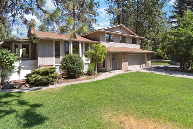 Building Photo - Beautiful Single Family Home Located In In...