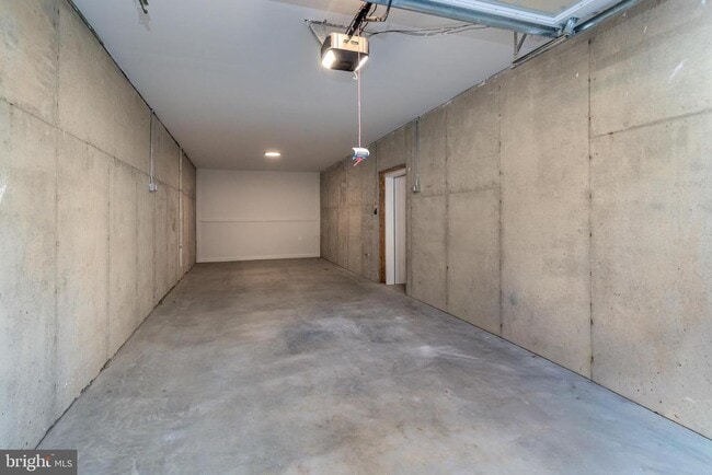 Building Photo - 17 Wilson St