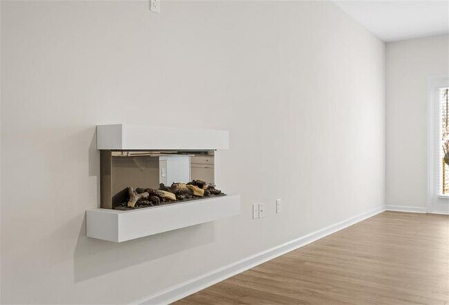 Building Photo - 445 Stoneybrook Dr
