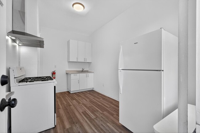 Building Photo - 42 Duer Pl