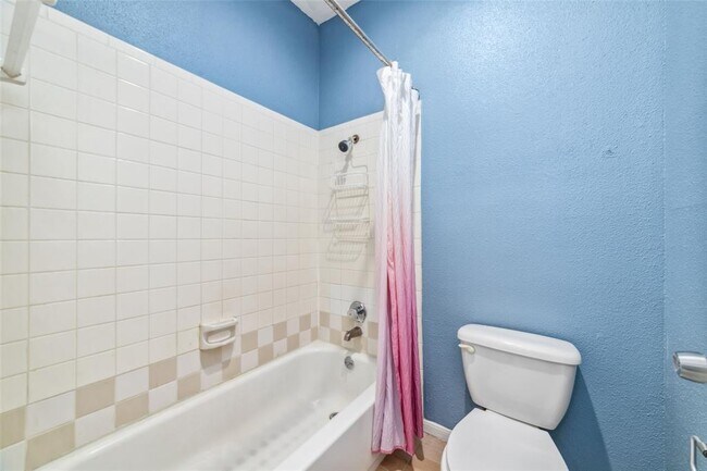 Building Photo - 2121 El Paseo St