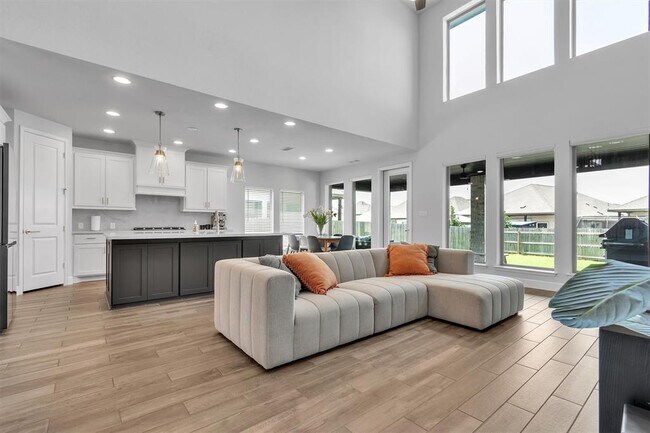 Building Photo - 113 Lenera Dr