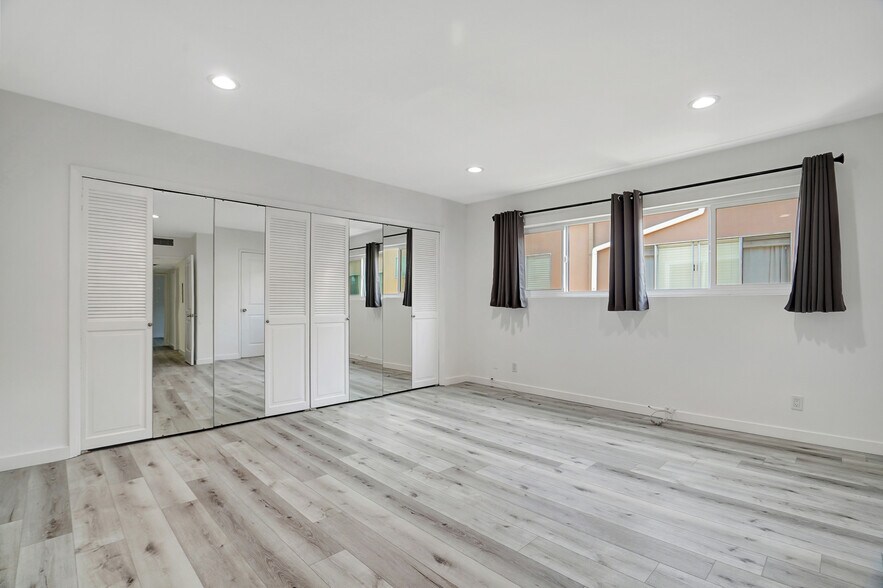 Building Photo - 10823 Camarillo St