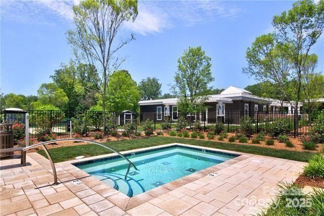 Building Photo - 305 Hemlock Bluff Ct