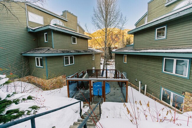 Building Photo - 450 S Pine St