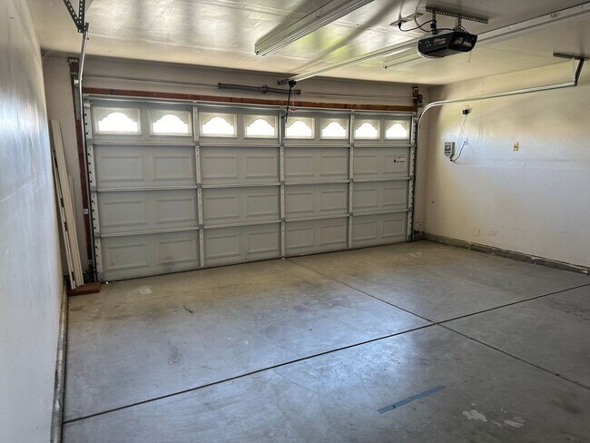 Building Photo - Northwest 3+2 + OFFICE!  Coming Soon!