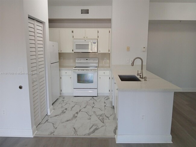 Building Photo - 7300 NW 114th Ave