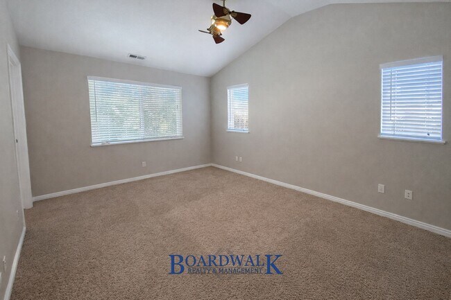 Building Photo - Beautiful 3 Bedroom Townhome End Unit in Draper!