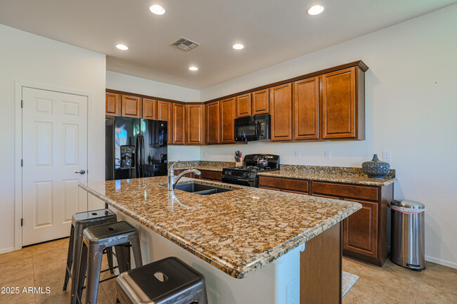 Building Photo - 42016 W Ellington Ln
