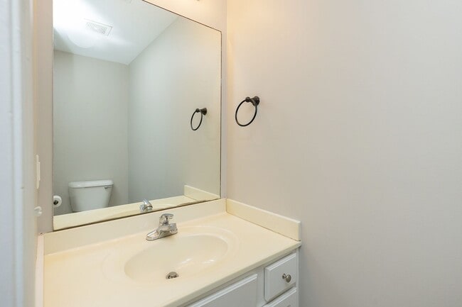 Building Photo - RENT SPECIAL!! 2 Bedroom, 3 Bathroom Townhome in Ankeny!