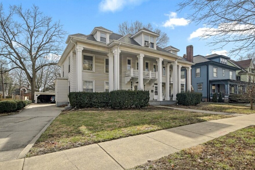 Building Photo - 611 W University Ave