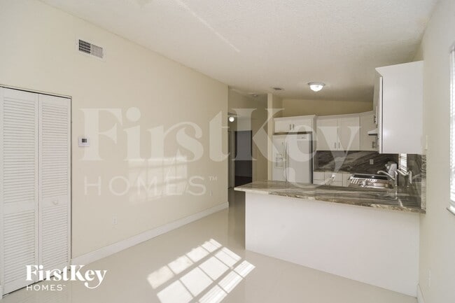 Building Photo - 2664 W 70th Pl