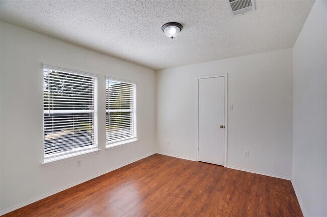 Building Photo - 2602 Stapleford Dr