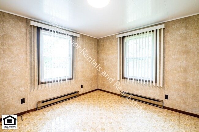 Building Photo - 1561 County Rd 00N