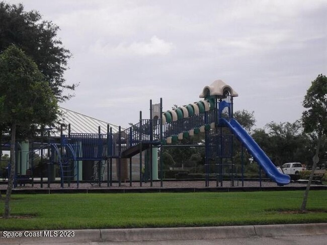 Building Photo - 1175 Clubhouse Dr