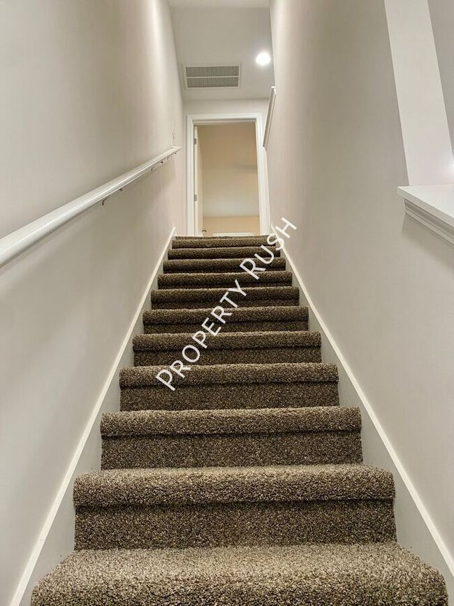 Building Photo - 144 Signal Hills Dr