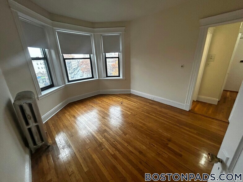 Building Photo - 1152 Commonwealth Ave