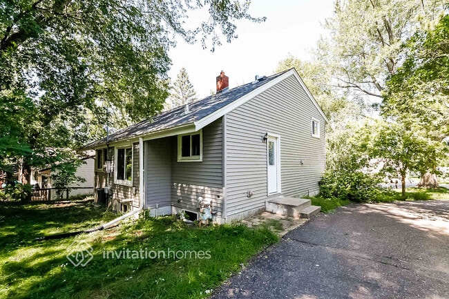 Building Photo - 2442 Jansen Ave