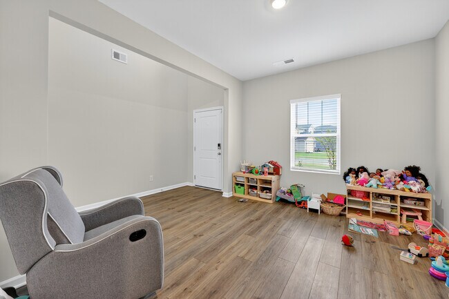 Building Photo - 103 Bird Dog Dr