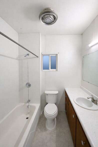 Building Photo - 16031 Rd 10.7 NW