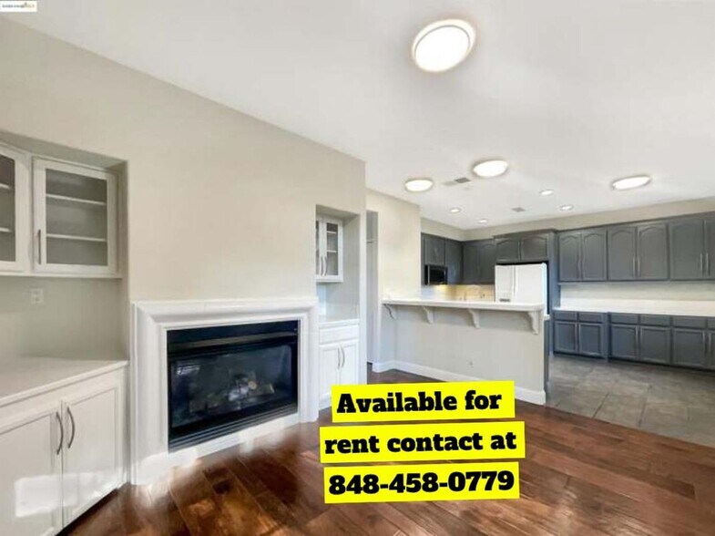 Building Photo - 51 Village Square Pl