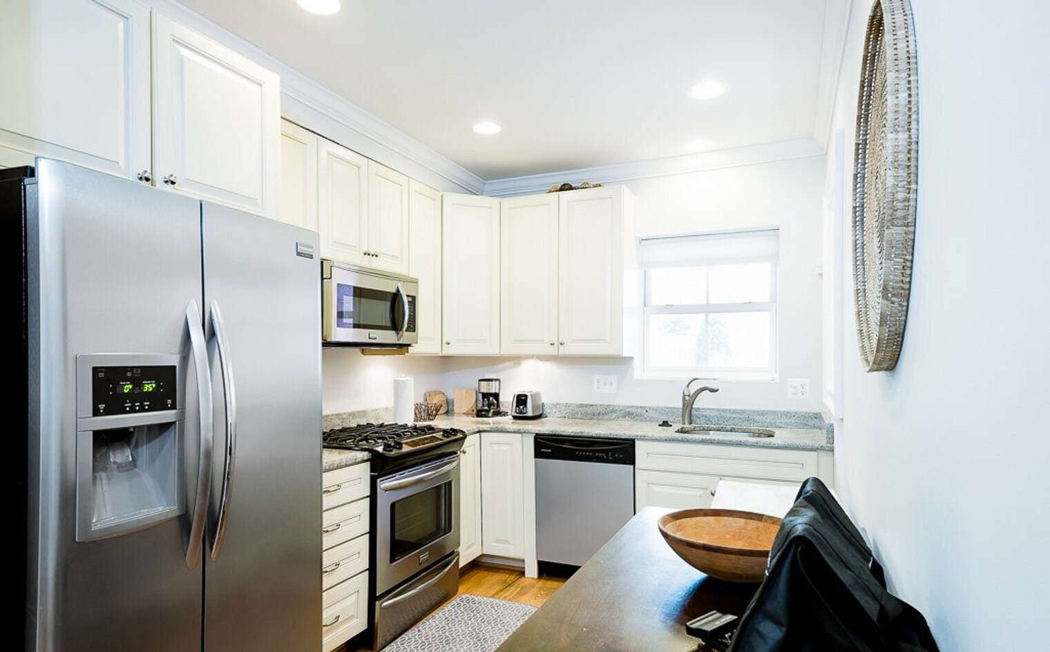 Building Photo - 222 1/2 E Street NE-SI ID1587659P
