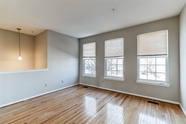 Building Photo - 487 Fort Hill Cir