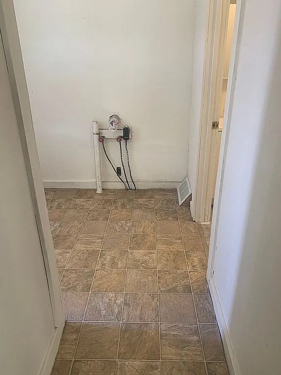 Building Photo - 2230 S 6th St