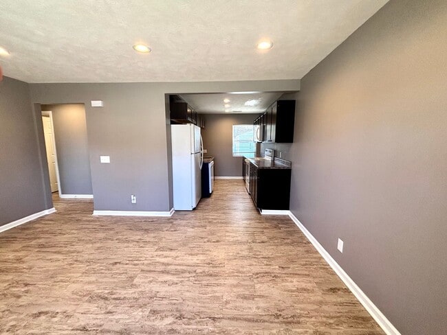 Building Photo - 3222 S 40th St