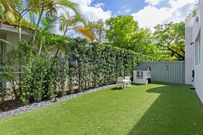 Building Photo - 1502 El Rado St