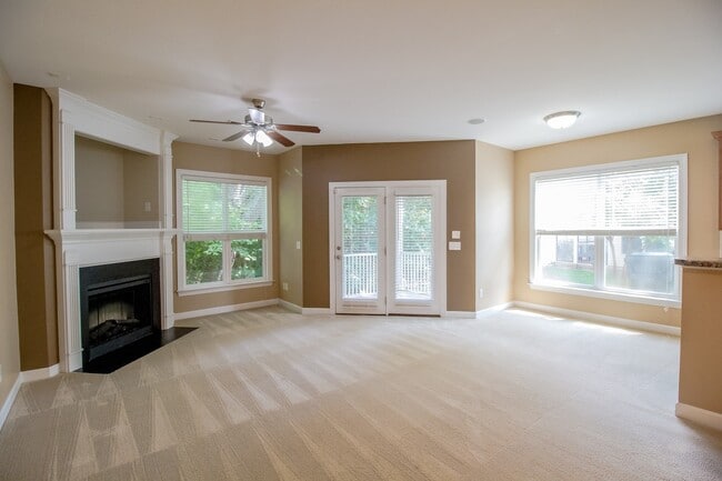 Building Photo - End Unit Townhome| 2nd Floor Loft Space | ...