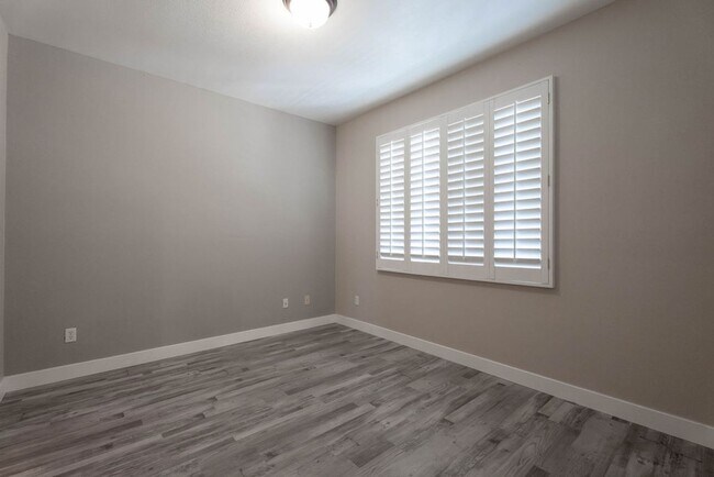 Building Photo - 9050 W Warm Springs Rd