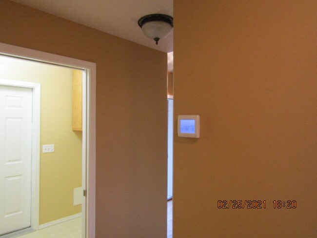 Building Photo - 3 bedroom 2 bathroom at the End of the cul-de-sac Home with RV Parking