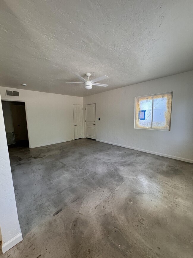 Building Photo - 2718 N Greenfield Rd