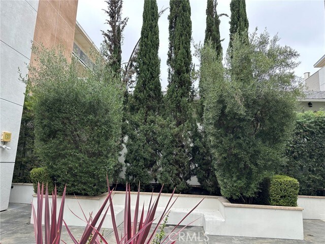 Building Photo - 238 S Arroyo Pkwy