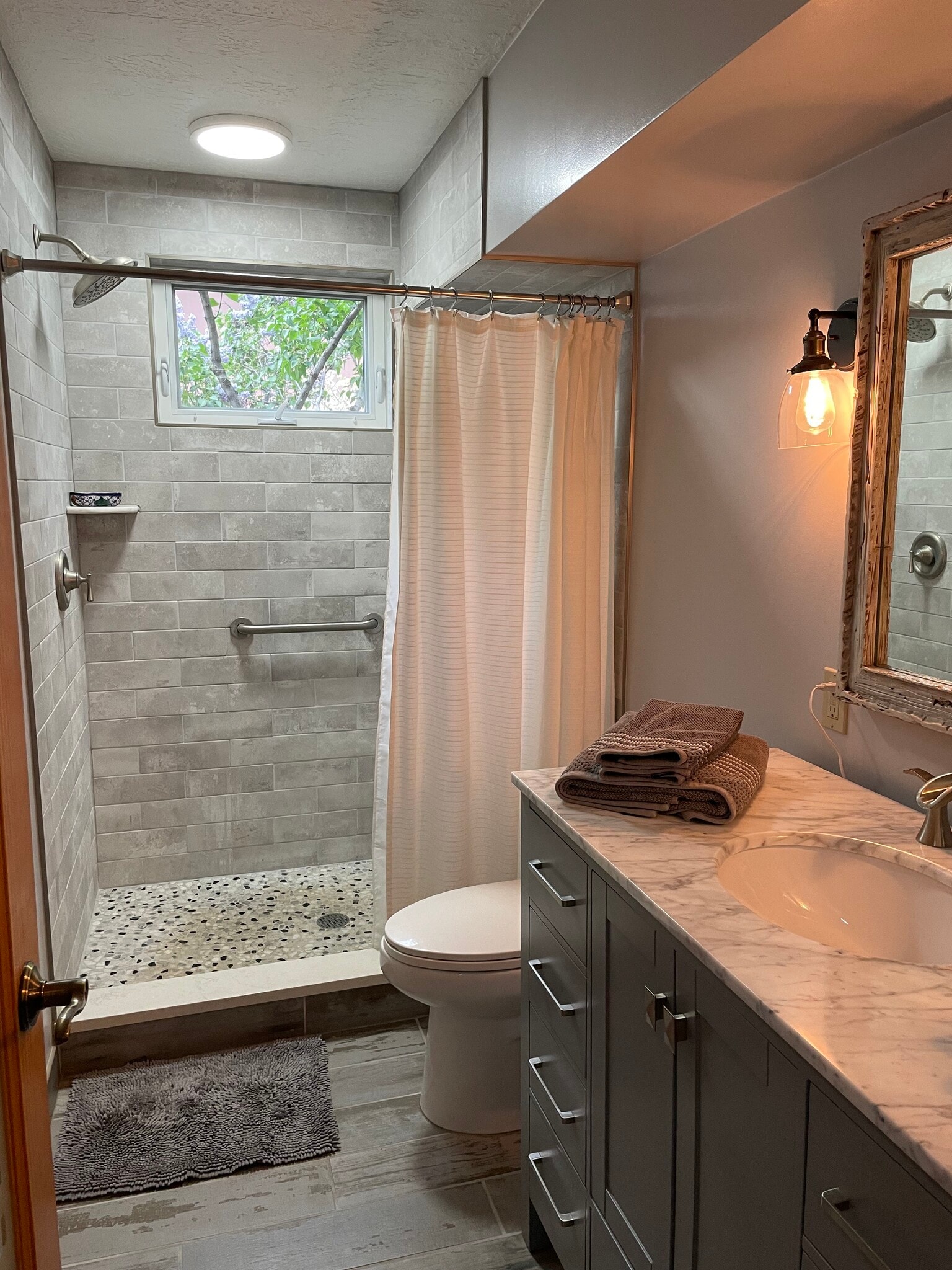 Master Bath - 2905 E 5th Ave