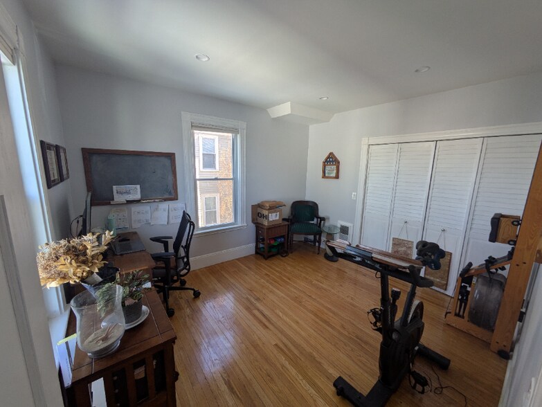 Building Photo - 90 Glenwood Rd