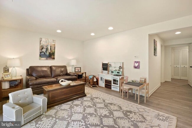 Building Photo - 11 Donagh Ct