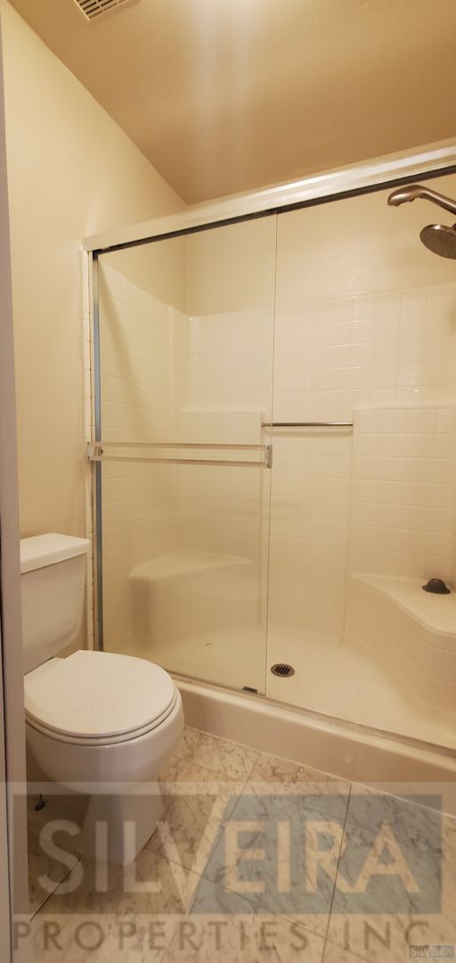 Building Photo - Gated Community 3 Bedroom 2 Bath in Preisker Gardens!