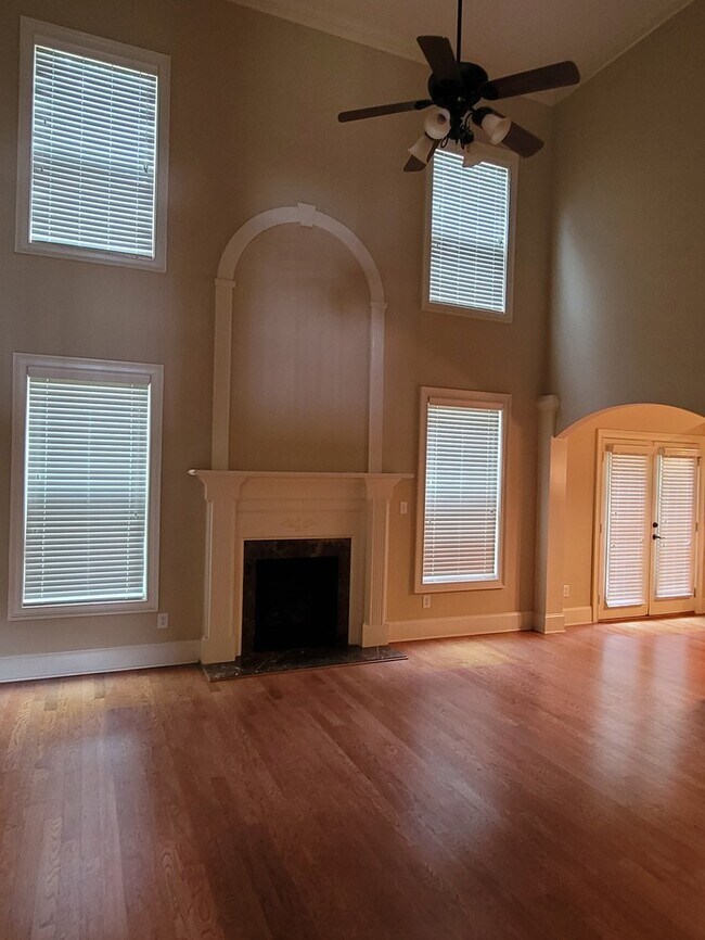 Building Photo - Home For Rent