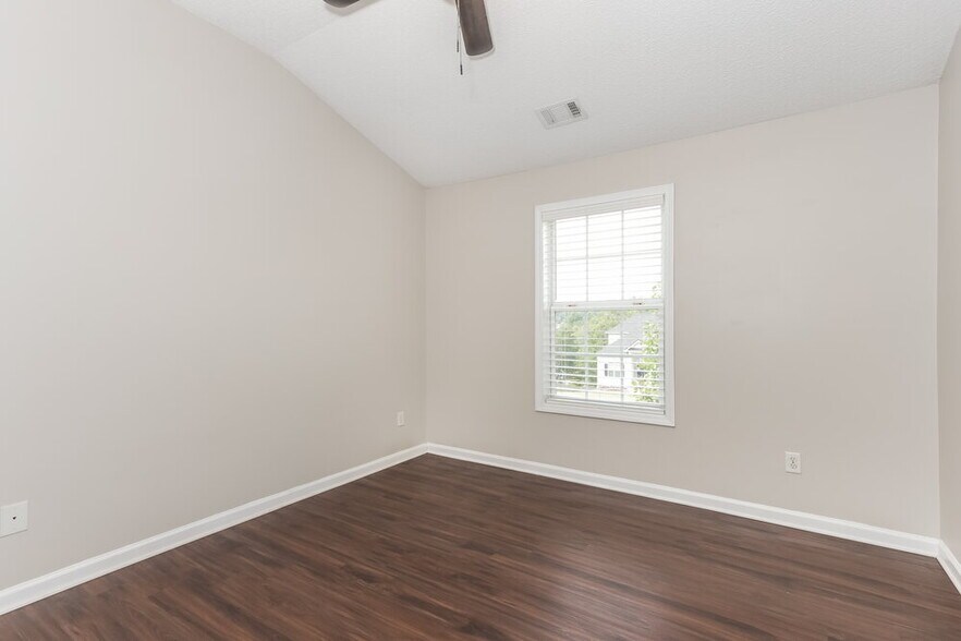 Building Photo - 5000 Dockside Dr