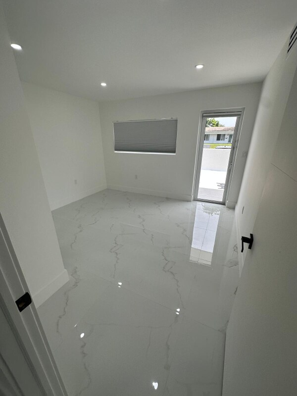 Building Photo - 2175 NE 170th St