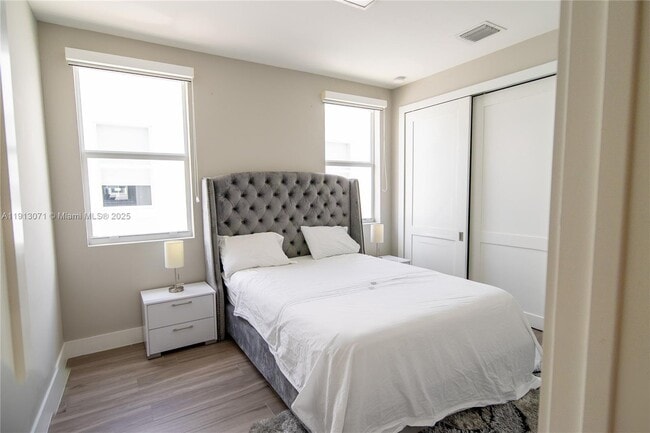 Building Photo - 3651 SW 26th St