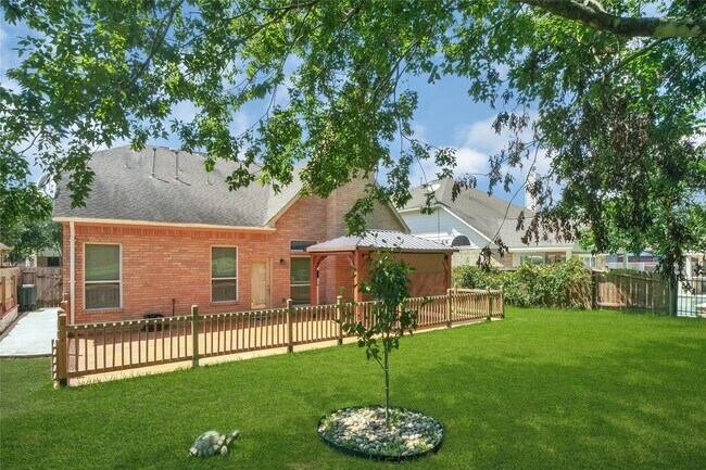 Building Photo - 25525 Oakhurst Forest Dr