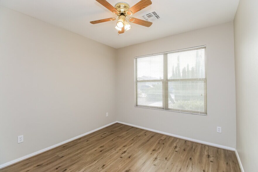 Building Photo - 11218 E Quarry Ave