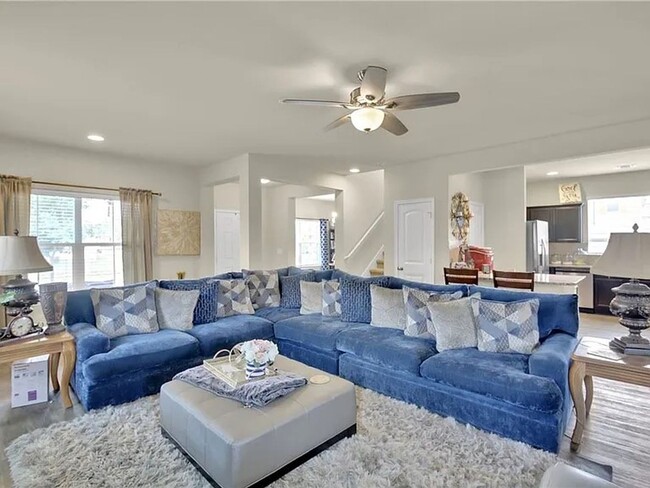 Building Photo - Beautiful Home
