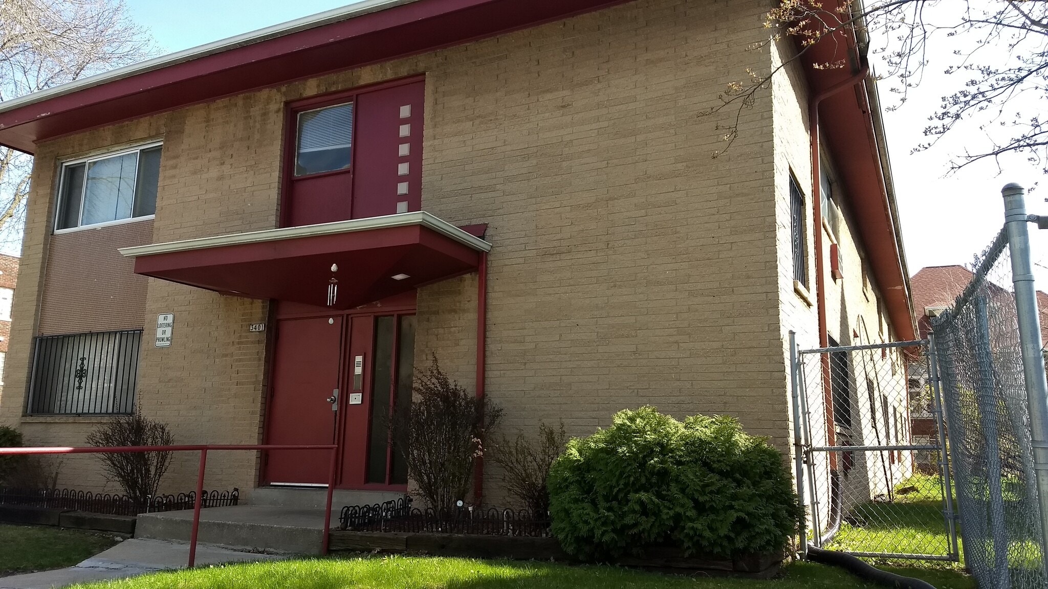 Quiet building No Smoking - 3401 W Wells St